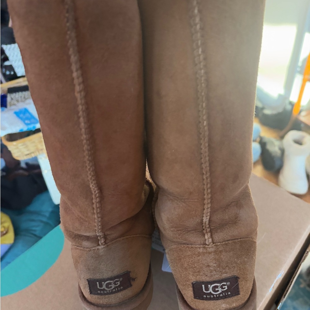 UGG classic chestnut tall boots - Picture 5 of 7